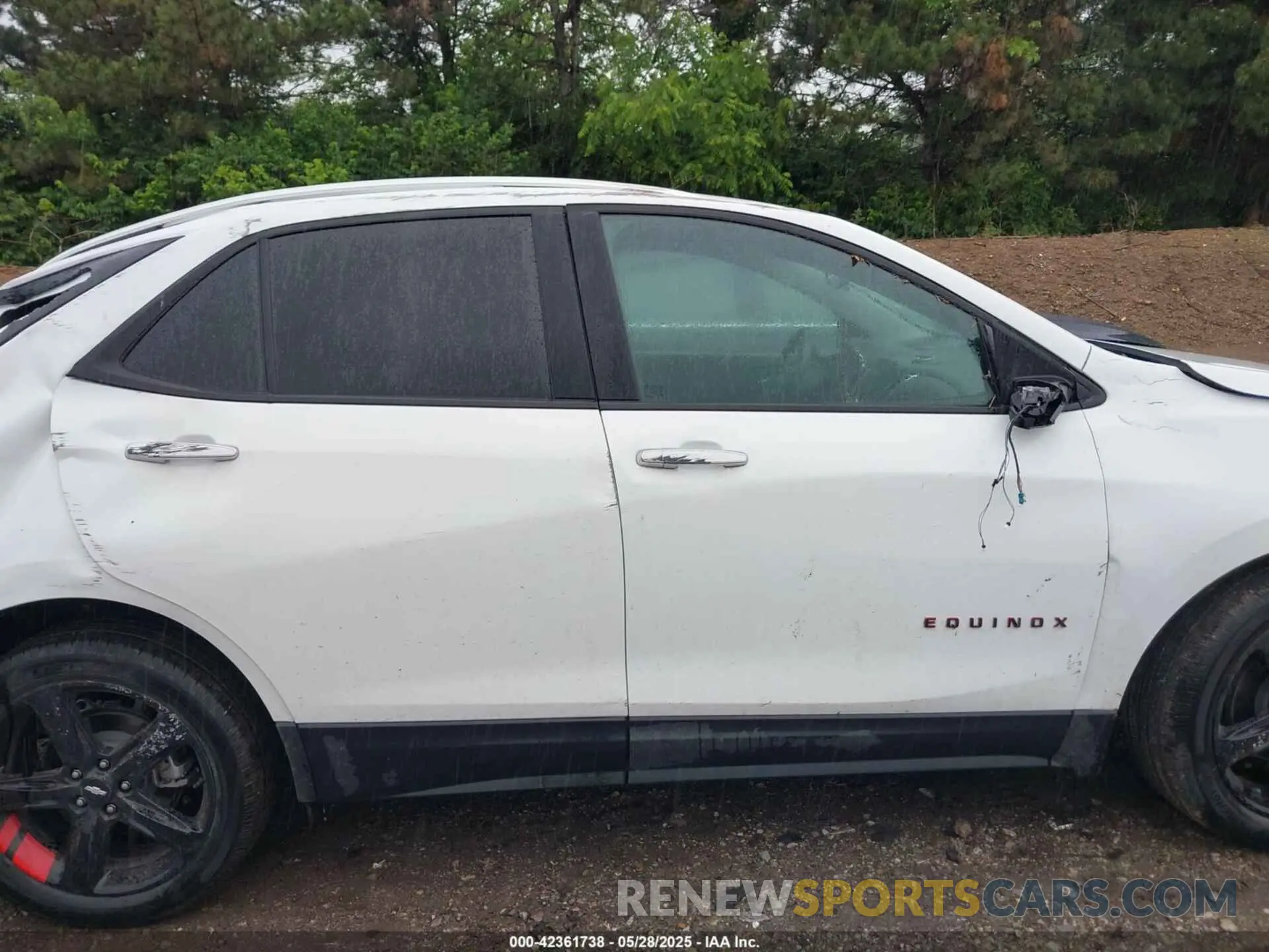 13 Photograph of a damaged car 2GNAXNEV0M6128650 CHEVROLET EQUINOX 2021