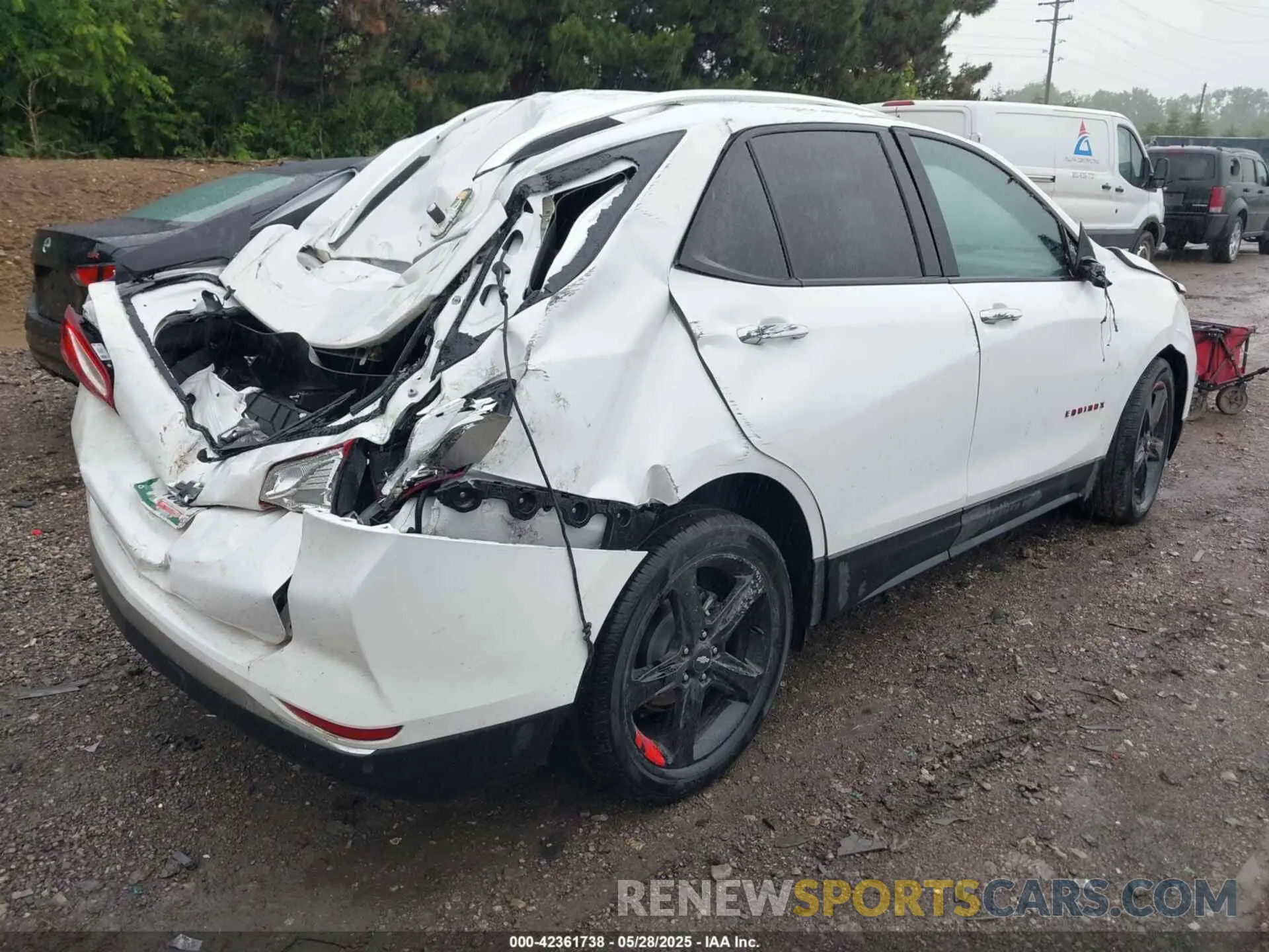 4 Photograph of a damaged car 2GNAXNEV0M6128650 CHEVROLET EQUINOX 2021