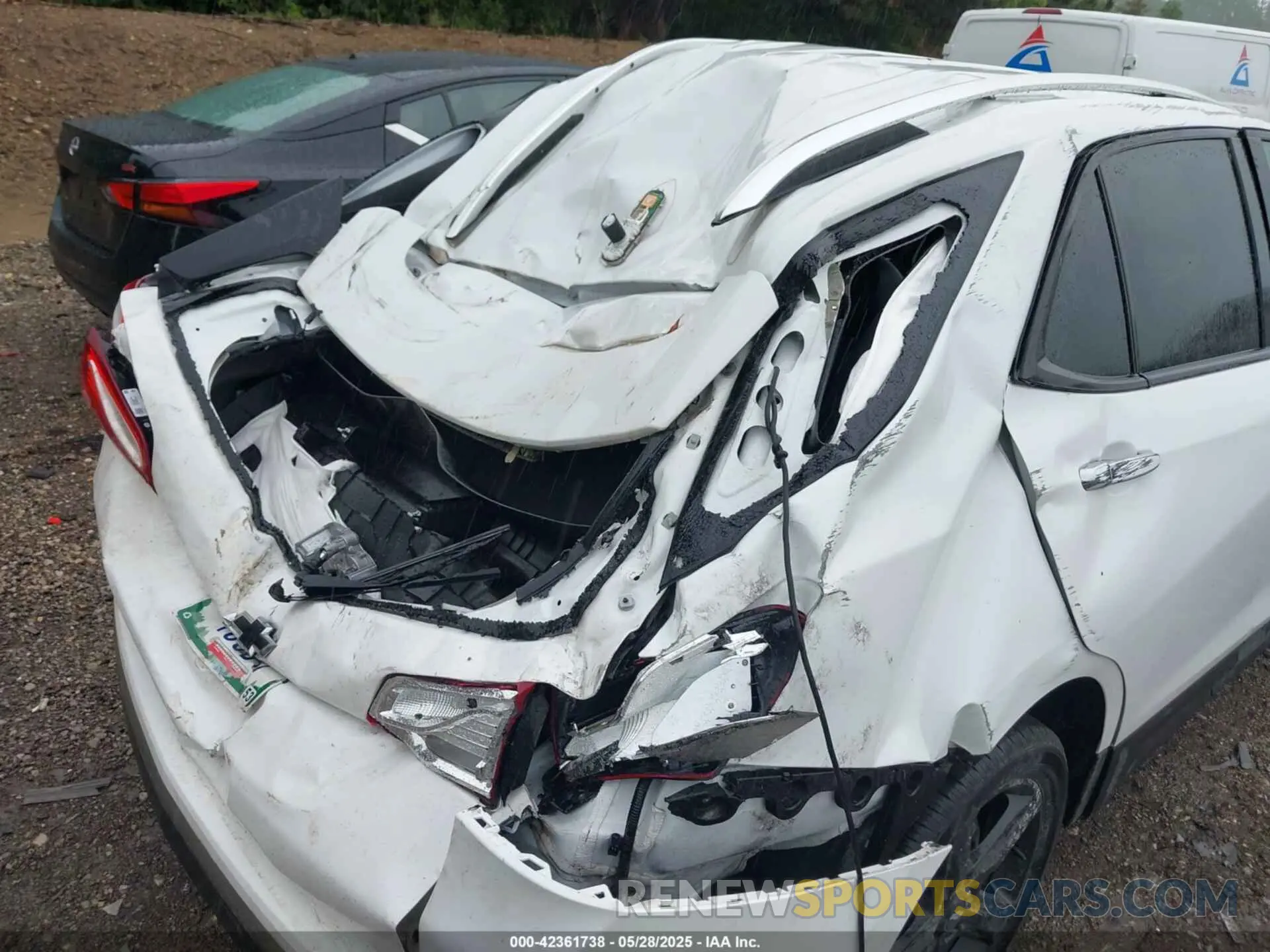 6 Photograph of a damaged car 2GNAXNEV0M6128650 CHEVROLET EQUINOX 2021