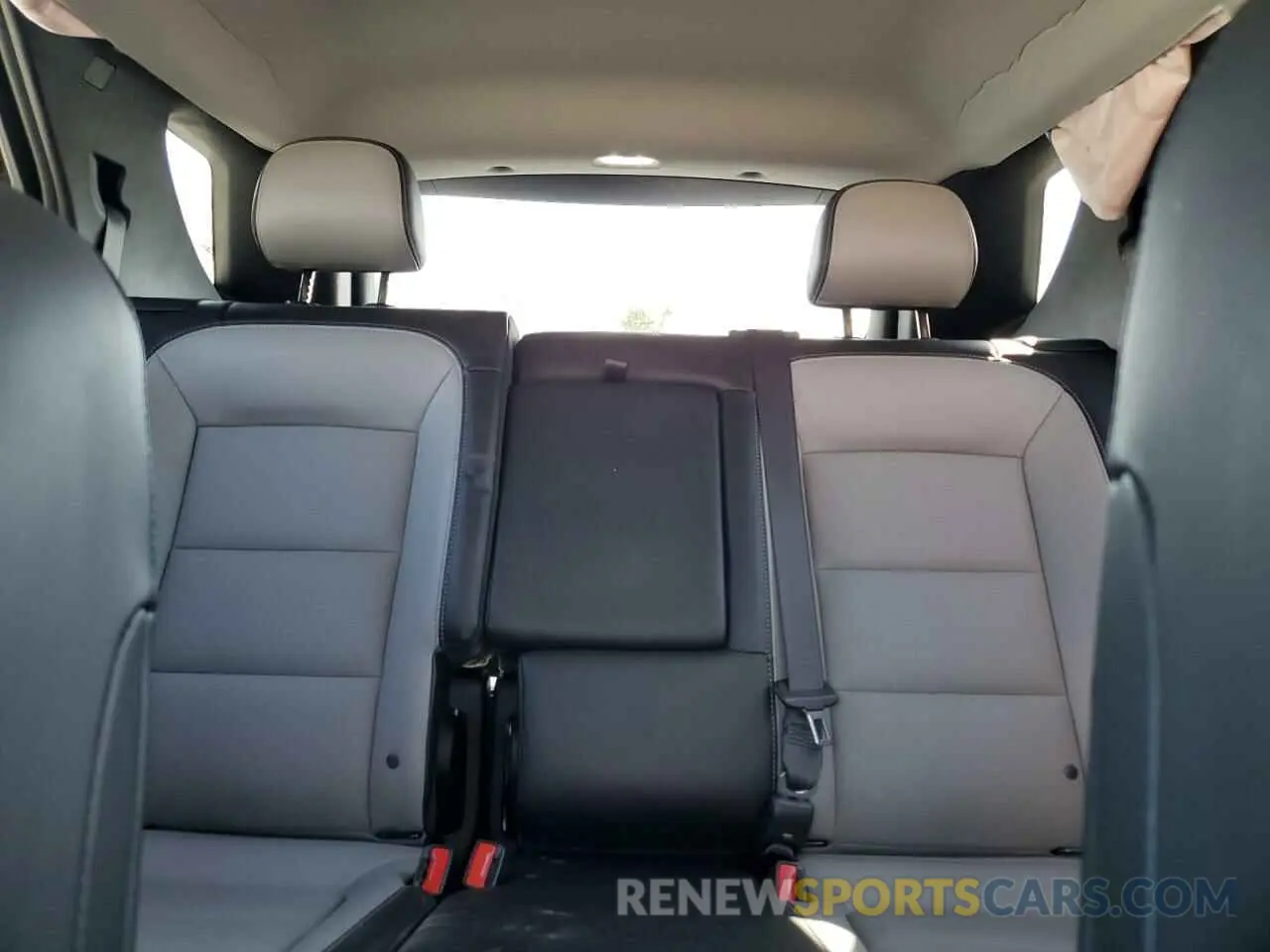 10 Photograph of a damaged car 2GNAXNEV0M6139888 CHEVROLET EQUINOX 2021