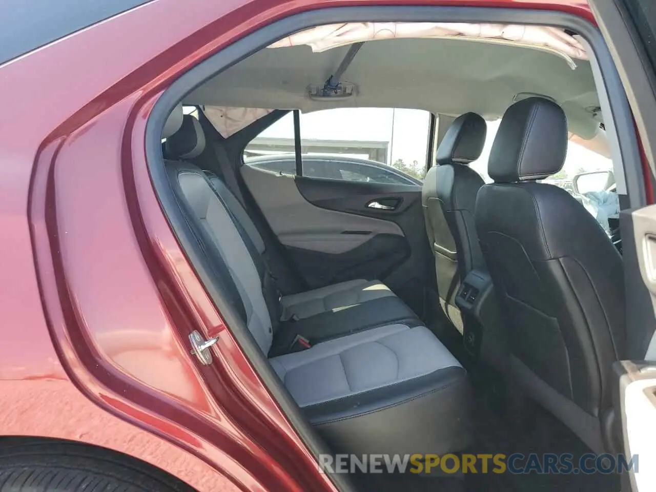 11 Photograph of a damaged car 2GNAXNEV0M6139888 CHEVROLET EQUINOX 2021