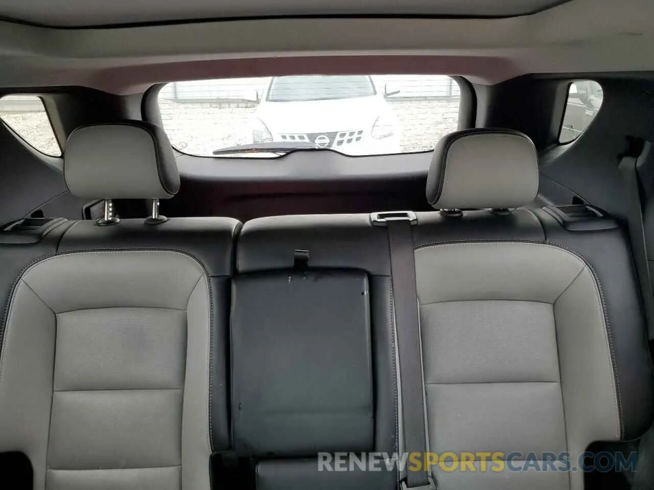 10 Photograph of a damaged car 2GNAXNEV2M6139438 CHEVROLET EQUINOX 2021