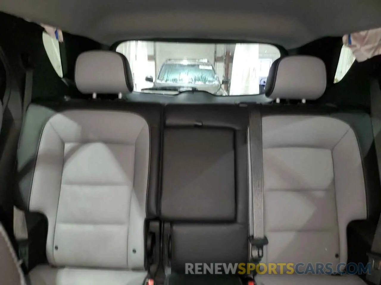 10 Photograph of a damaged car 2GNAXNEV3M6138086 CHEVROLET EQUINOX 2021