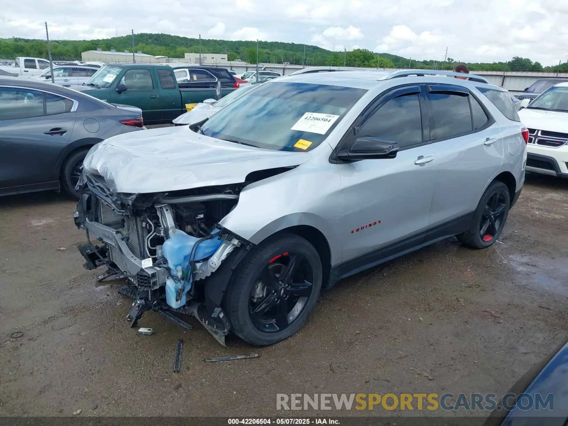 2 Photograph of a damaged car 2GNAXNEV4M6122656 CHEVROLET EQUINOX 2021