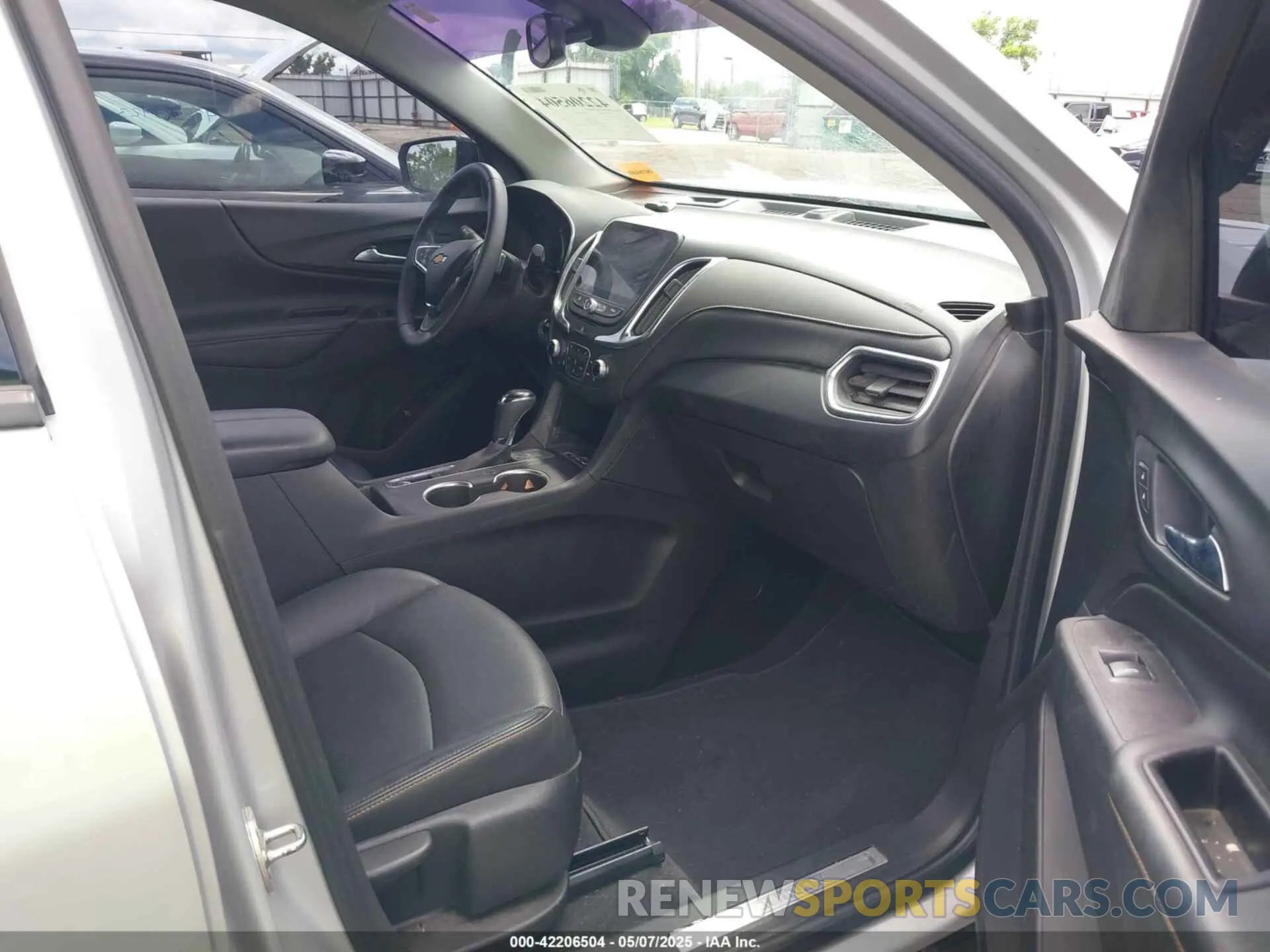 5 Photograph of a damaged car 2GNAXNEV4M6122656 CHEVROLET EQUINOX 2021