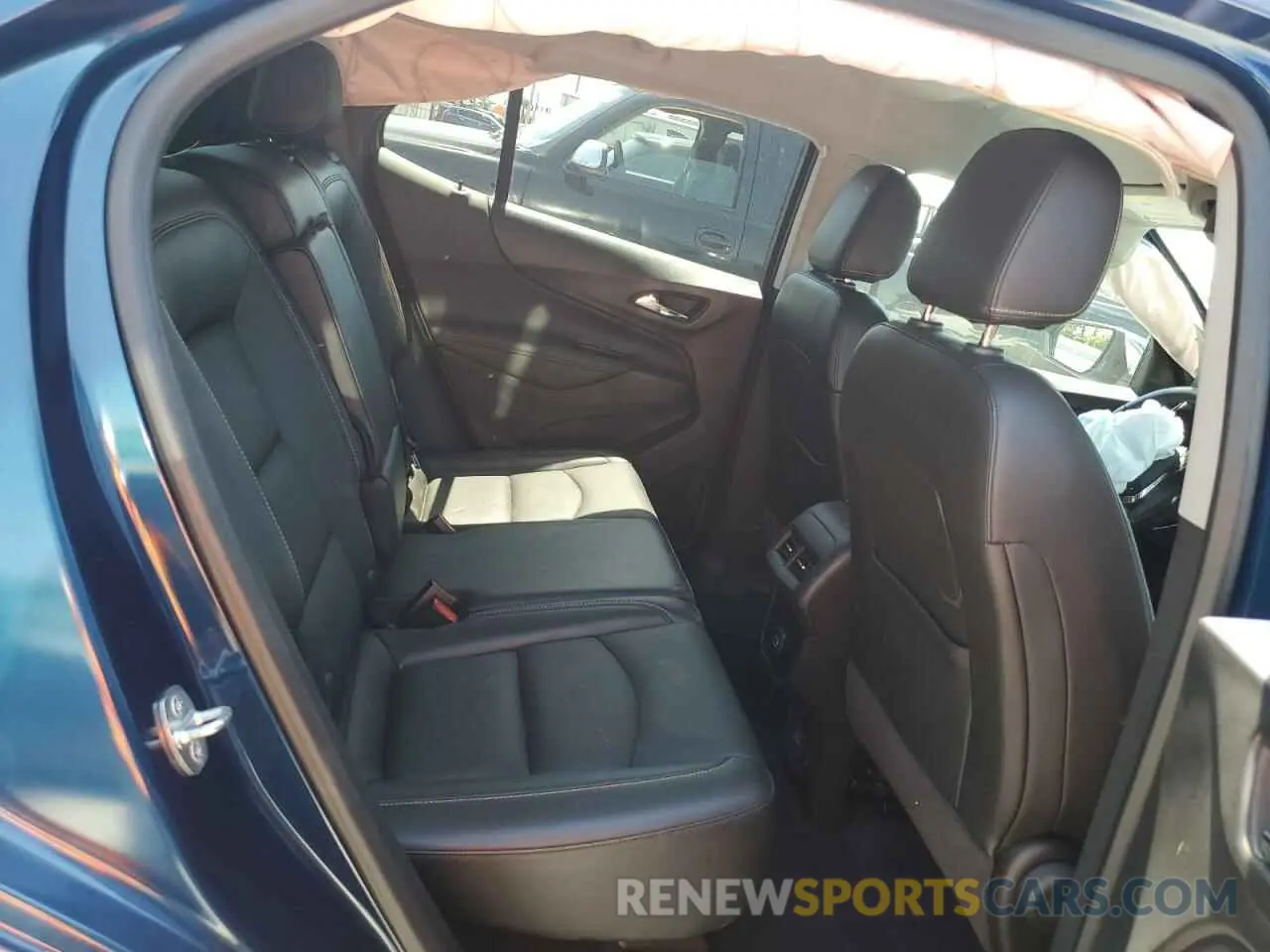 11 Photograph of a damaged car 2GNAXNEV4M6131387 CHEVROLET EQUINOX 2021
