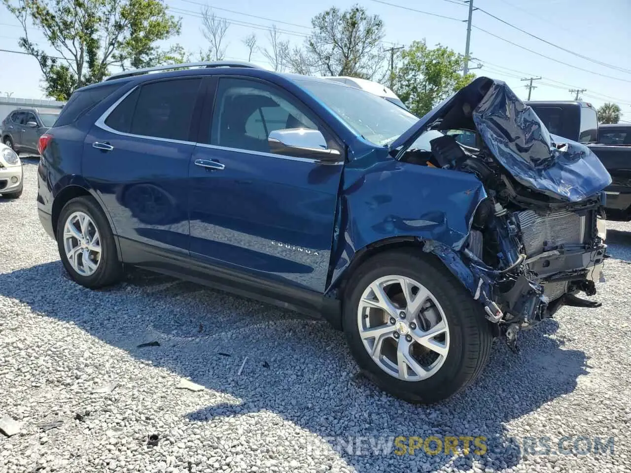 4 Photograph of a damaged car 2GNAXNEV4M6131387 CHEVROLET EQUINOX 2021
