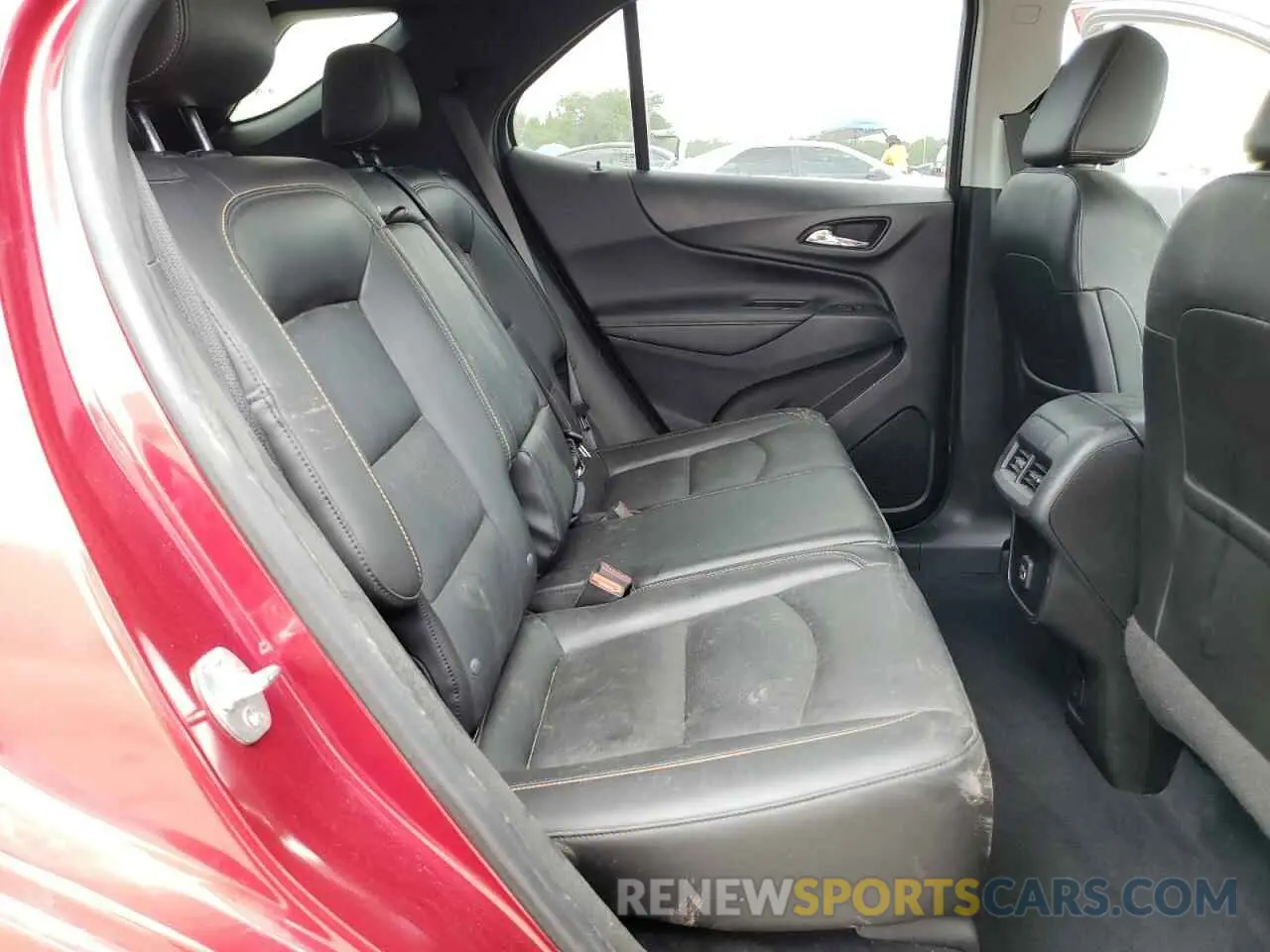 11 Photograph of a damaged car 2GNAXNEV4M6141868 CHEVROLET EQUINOX 2021