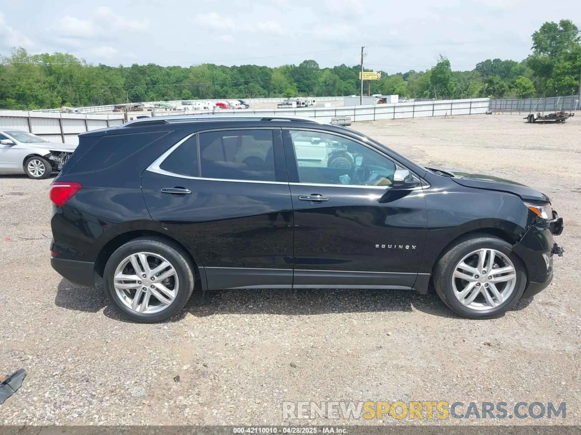 14 Photograph of a damaged car 2GNAXNEV5M6151910 CHEVROLET EQUINOX 2021