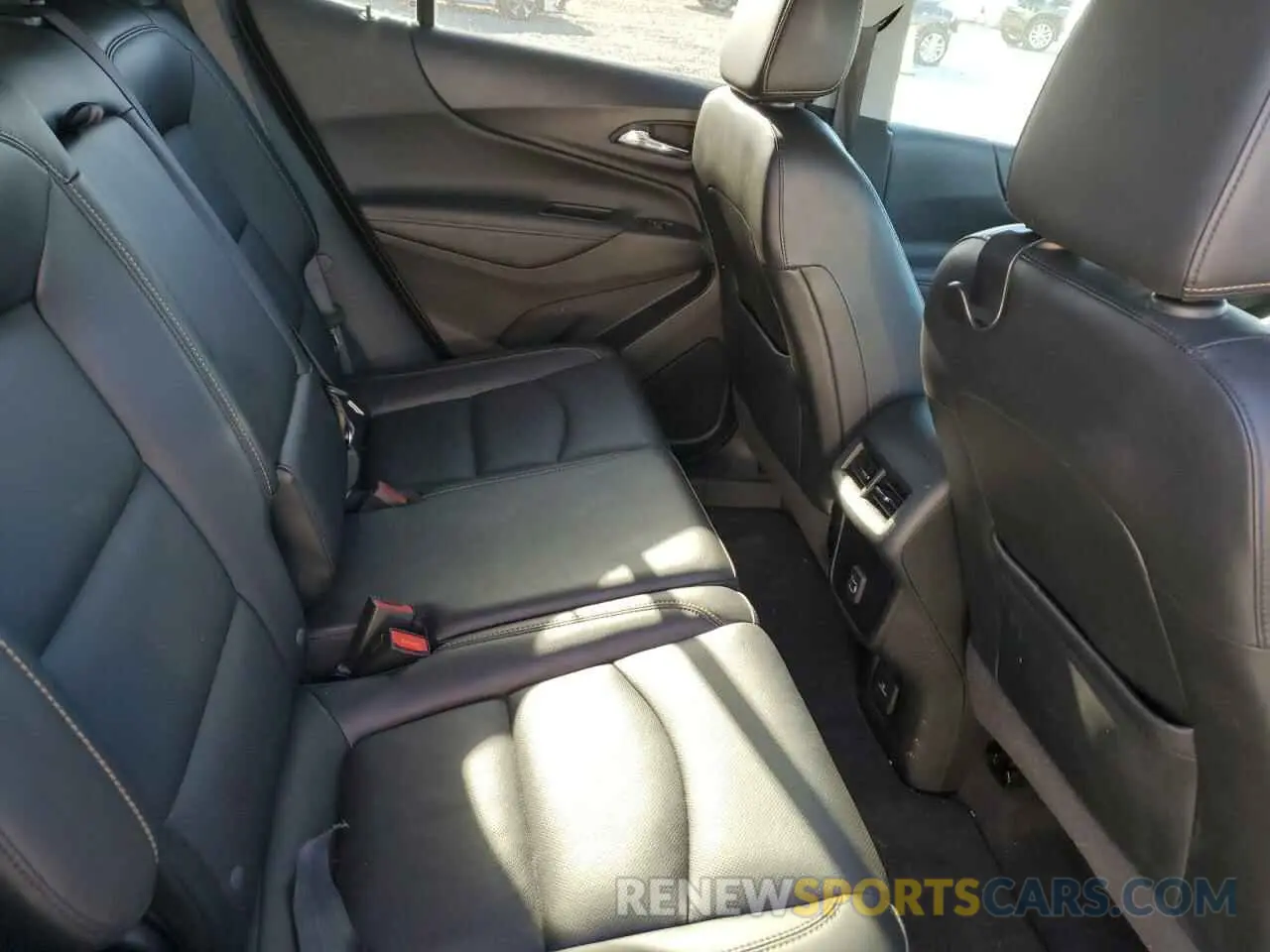 11 Photograph of a damaged car 2GNAXNEV5M6164236 CHEVROLET EQUINOX 2021