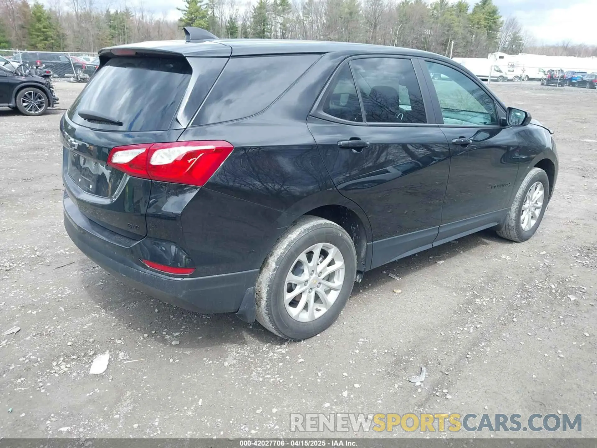 4 Photograph of a damaged car 2GNAXSEV0M6111944 CHEVROLET EQUINOX 2021