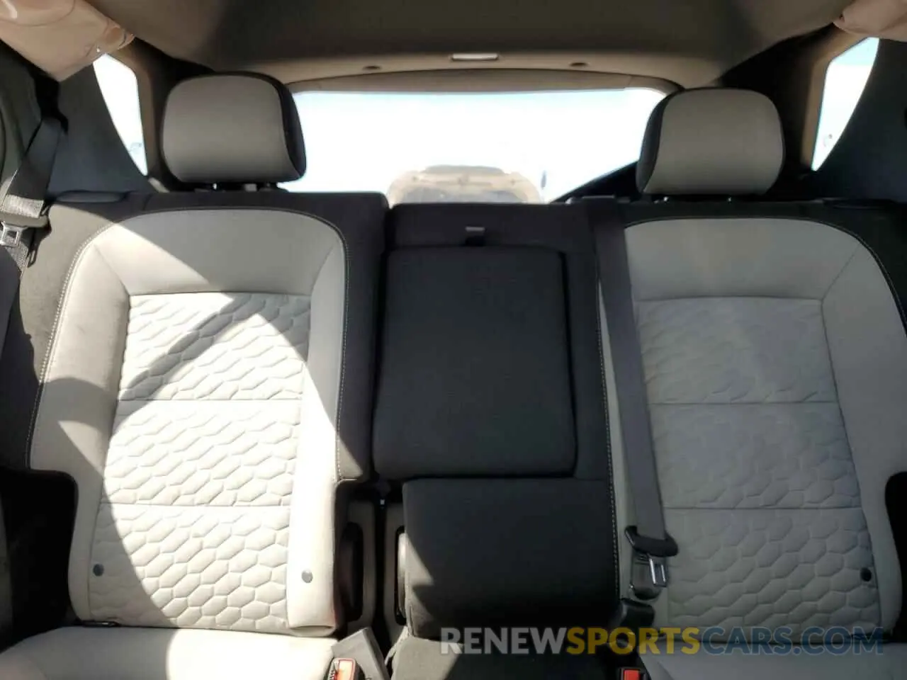 10 Photograph of a damaged car 2GNAXSEV0M6113189 CHEVROLET EQUINOX 2021