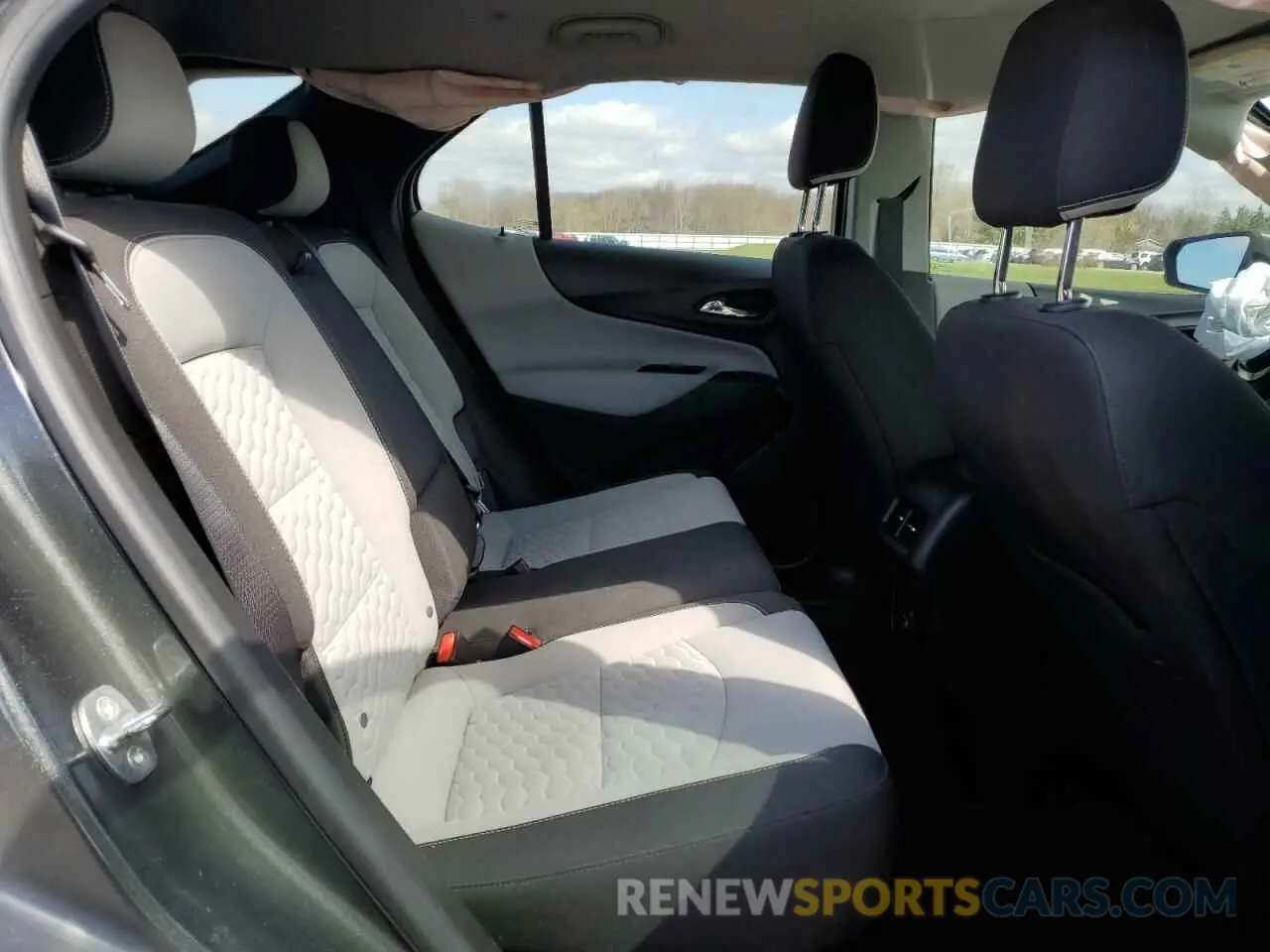 11 Photograph of a damaged car 2GNAXSEV0M6113189 CHEVROLET EQUINOX 2021