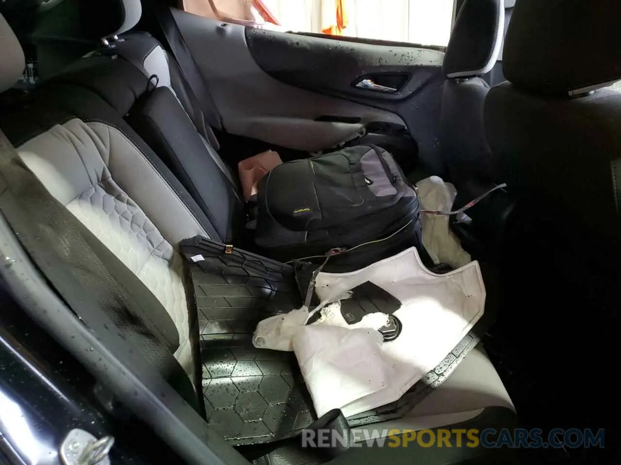 11 Photograph of a damaged car 2GNAXSEV3M6156893 CHEVROLET EQUINOX 2021