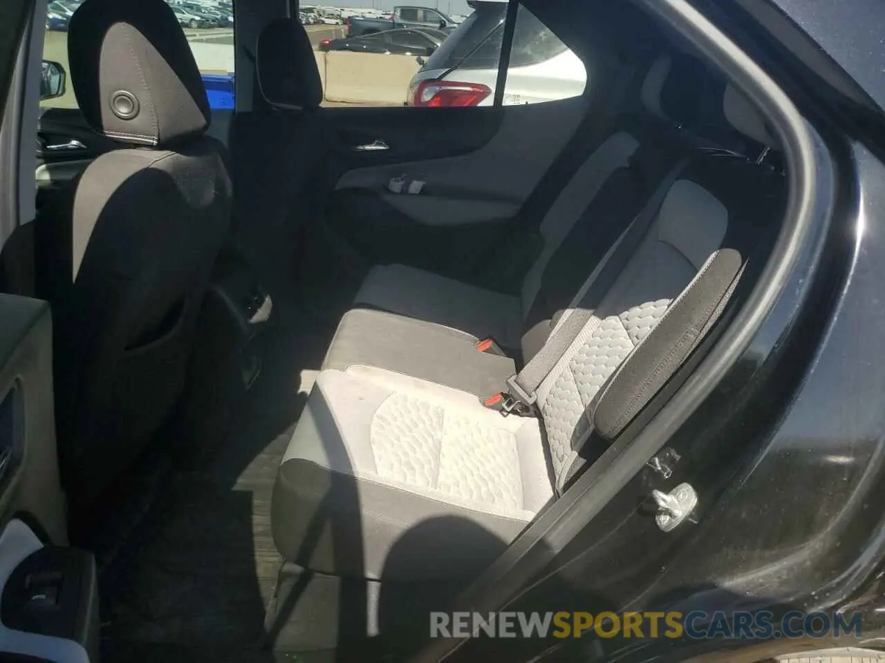 11 Photograph of a damaged car 2GNAXSEV4M6146289 CHEVROLET EQUINOX 2021