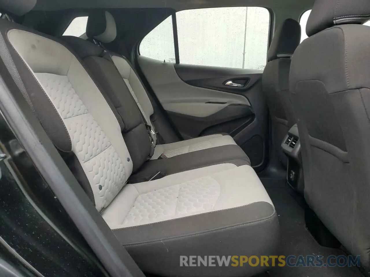 11 Photograph of a damaged car 2GNAXSEV5M6104407 CHEVROLET EQUINOX 2021