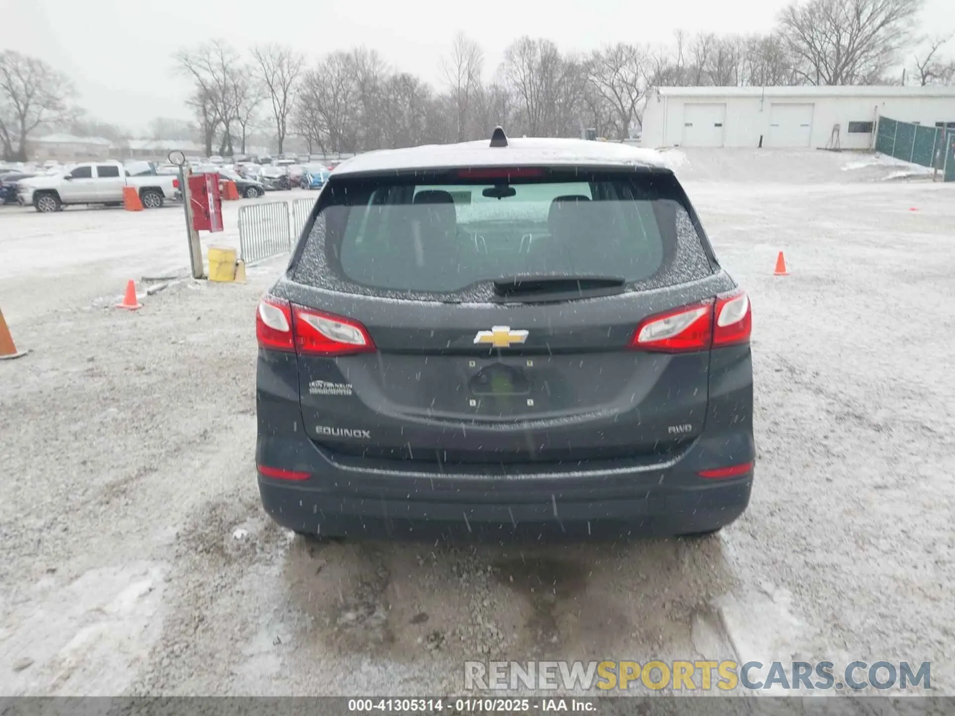 17 Photograph of a damaged car 2GNAXSEV5M6119702 CHEVROLET EQUINOX 2021