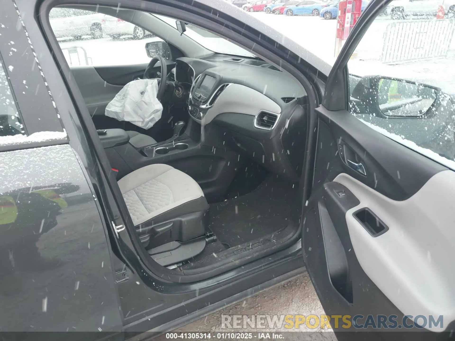 5 Photograph of a damaged car 2GNAXSEV5M6119702 CHEVROLET EQUINOX 2021