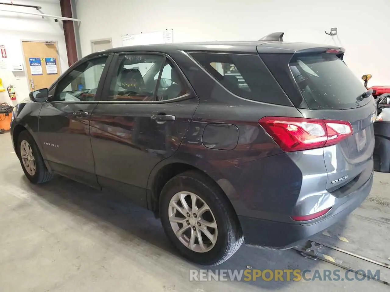 2 Photograph of a damaged car 2GNAXSEV6M6137397 CHEVROLET EQUINOX 2021