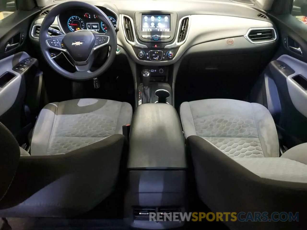 8 Photograph of a damaged car 2GNAXSEV6M6137397 CHEVROLET EQUINOX 2021