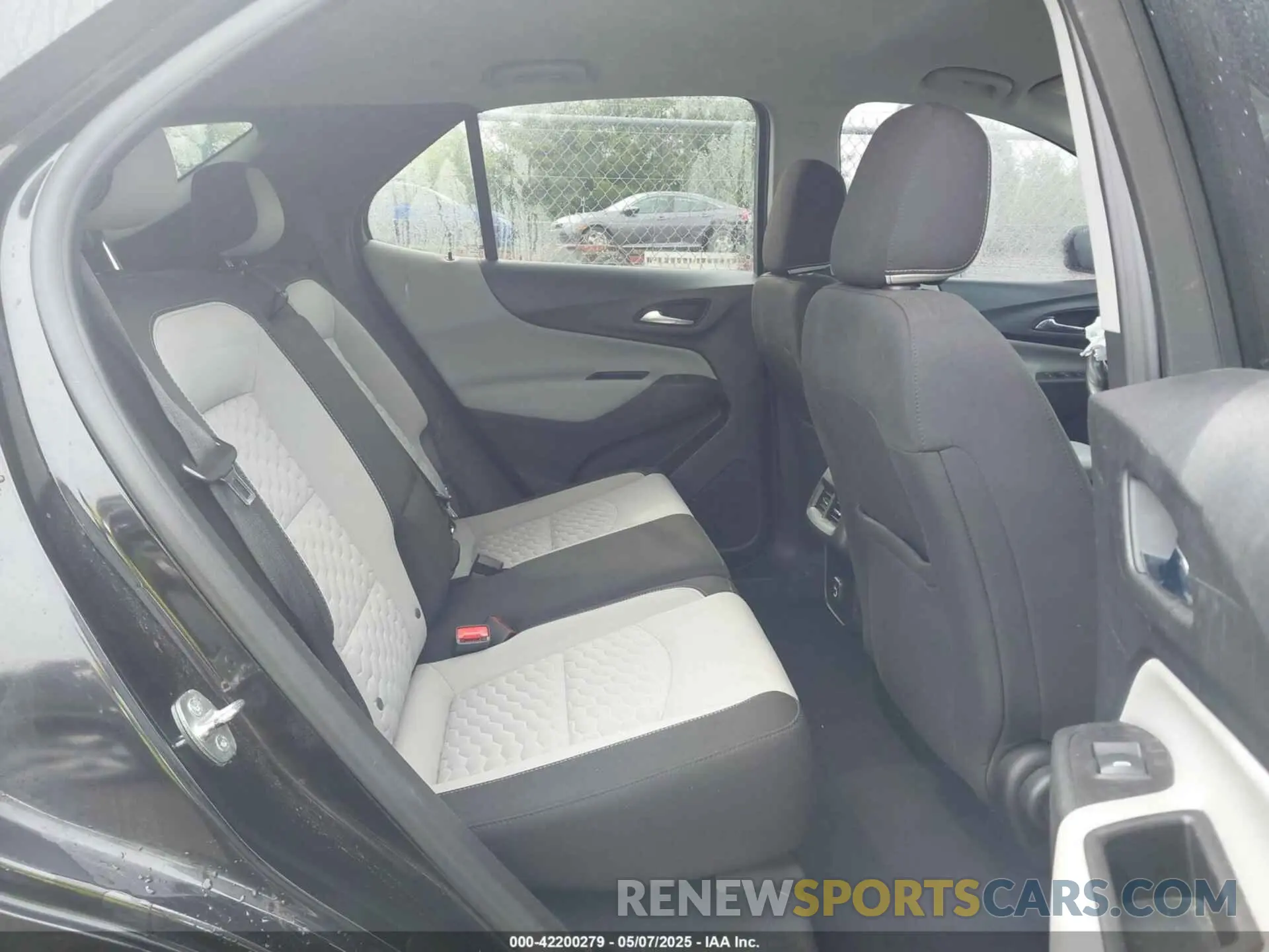 8 Photograph of a damaged car 2GNAXSEV9M6142819 CHEVROLET EQUINOX 2021
