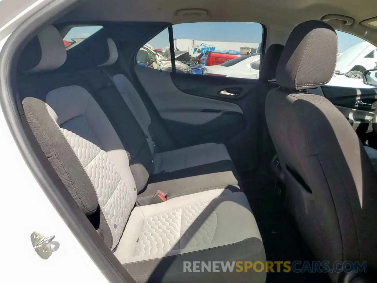 11 Photograph of a damaged car 2GNAXSEV9M6155411 CHEVROLET EQUINOX 2021