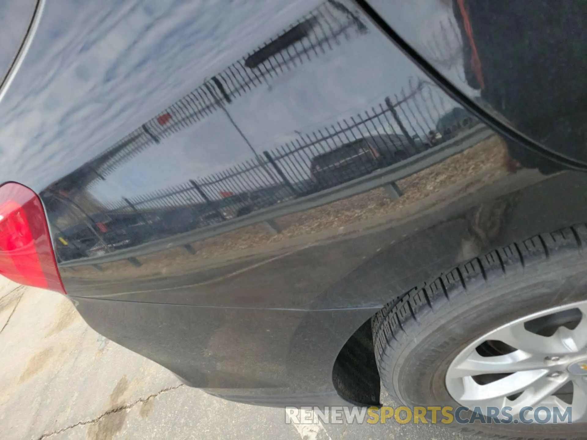 4 Photograph of a damaged car 2GNAXTEV0M6108595 CHEVROLET EQUINOX 2021