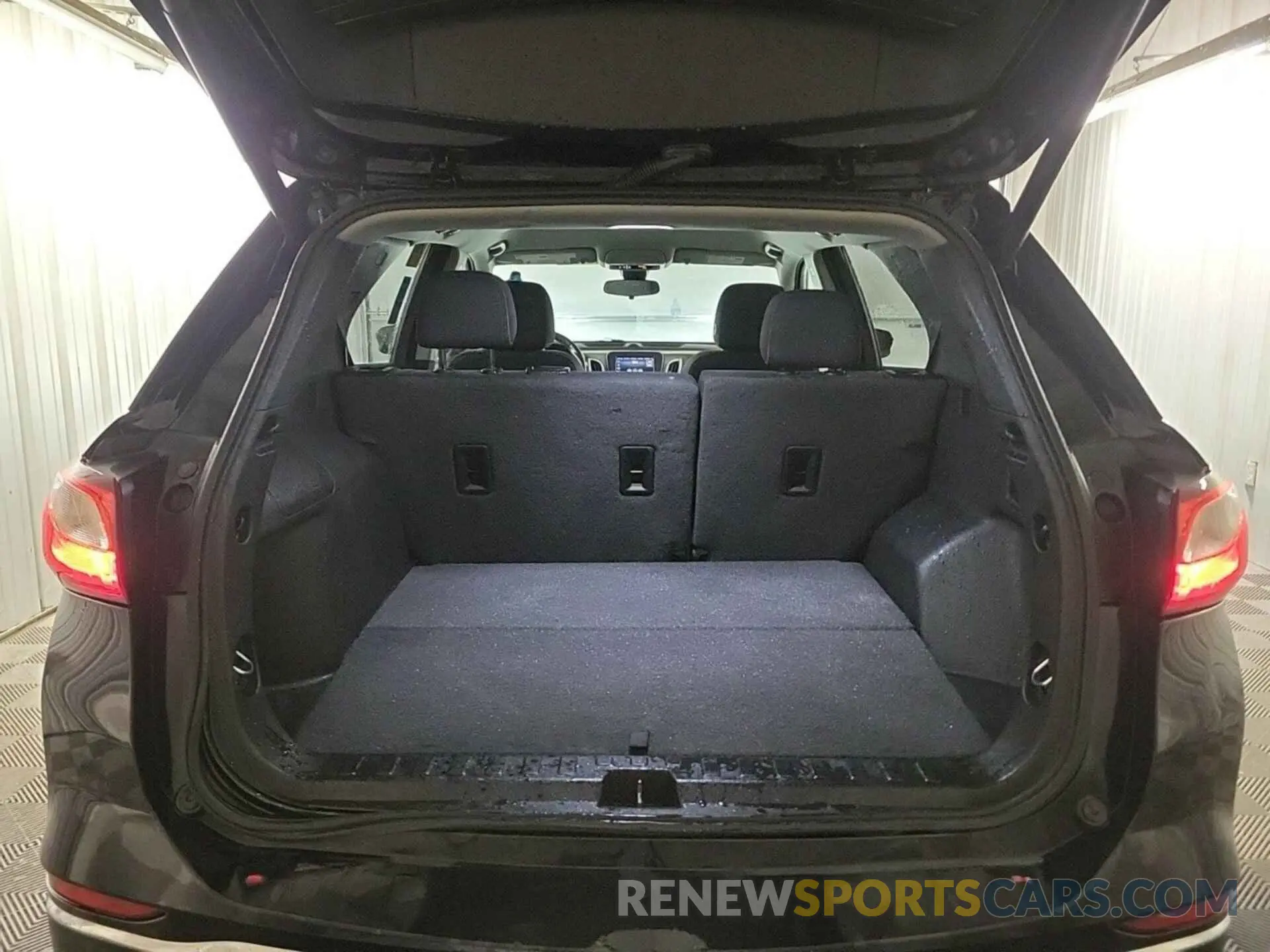 10 Photograph of a damaged car 2GNAXTEV0M6162057 CHEVROLET EQUINOX 2021