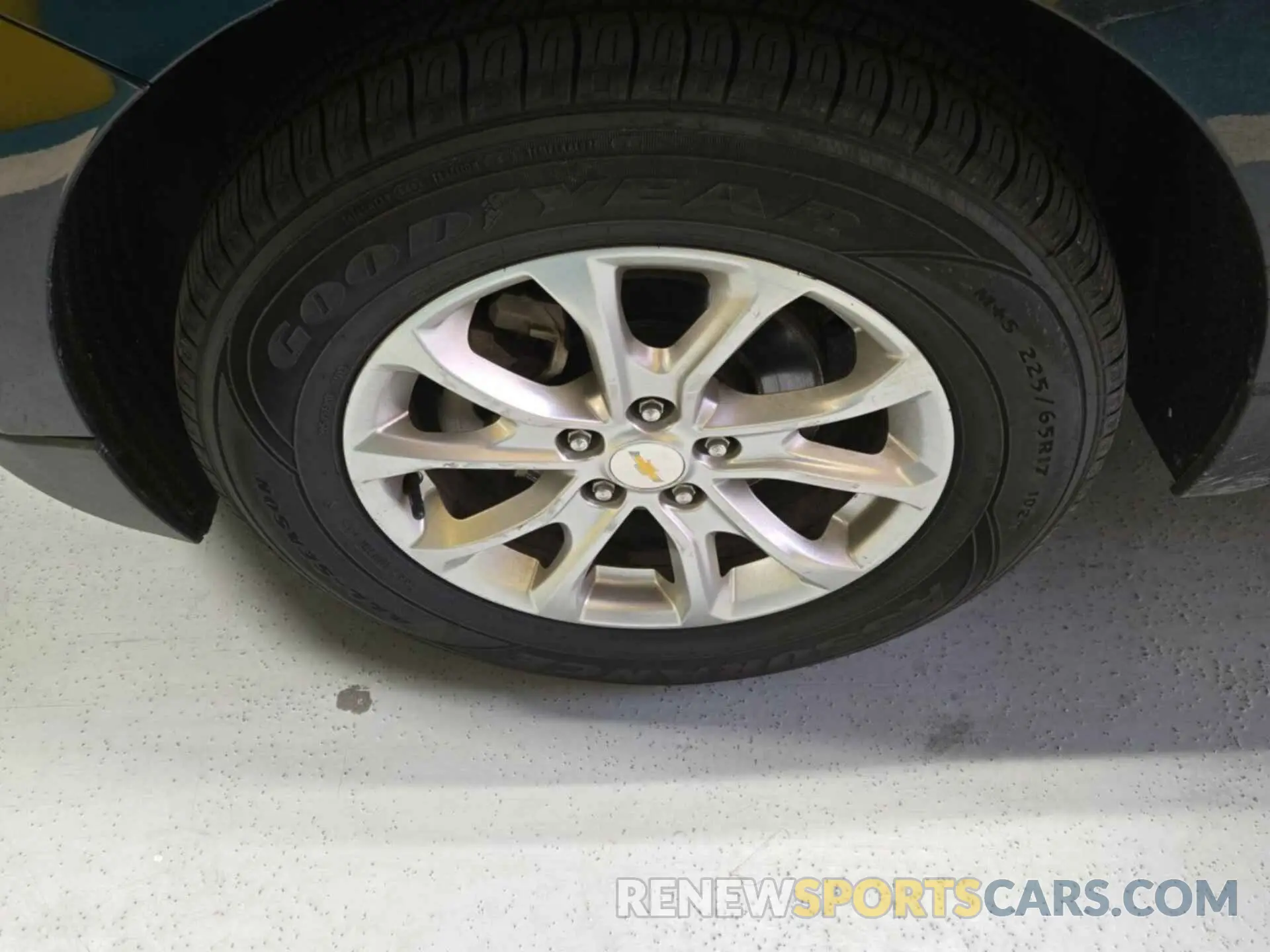 33 Photograph of a damaged car 2GNAXTEV0M6162057 CHEVROLET EQUINOX 2021