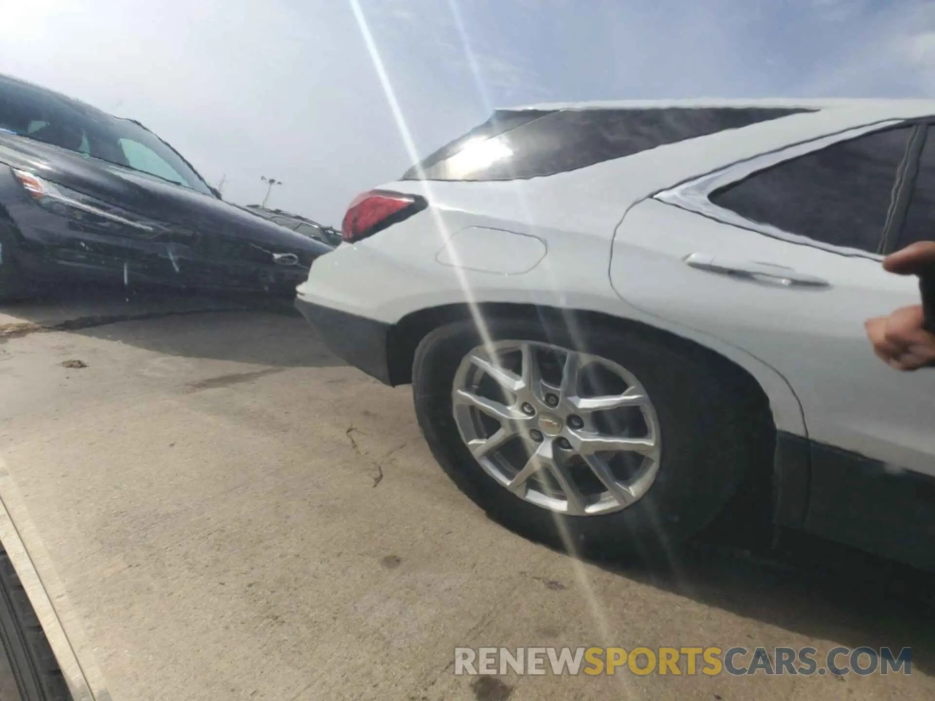 17 Photograph of a damaged car 2GNAXTEV2M6106301 CHEVROLET EQUINOX 2021