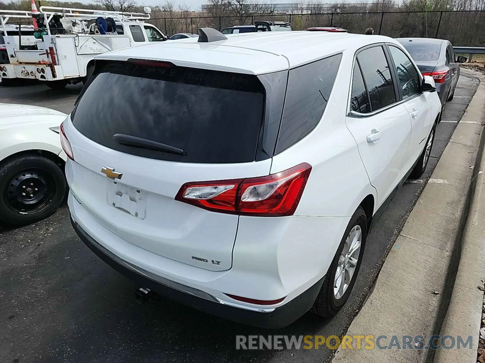 11 Photograph of a damaged car 2GNAXTEV2M6106511 CHEVROLET EQUINOX 2021