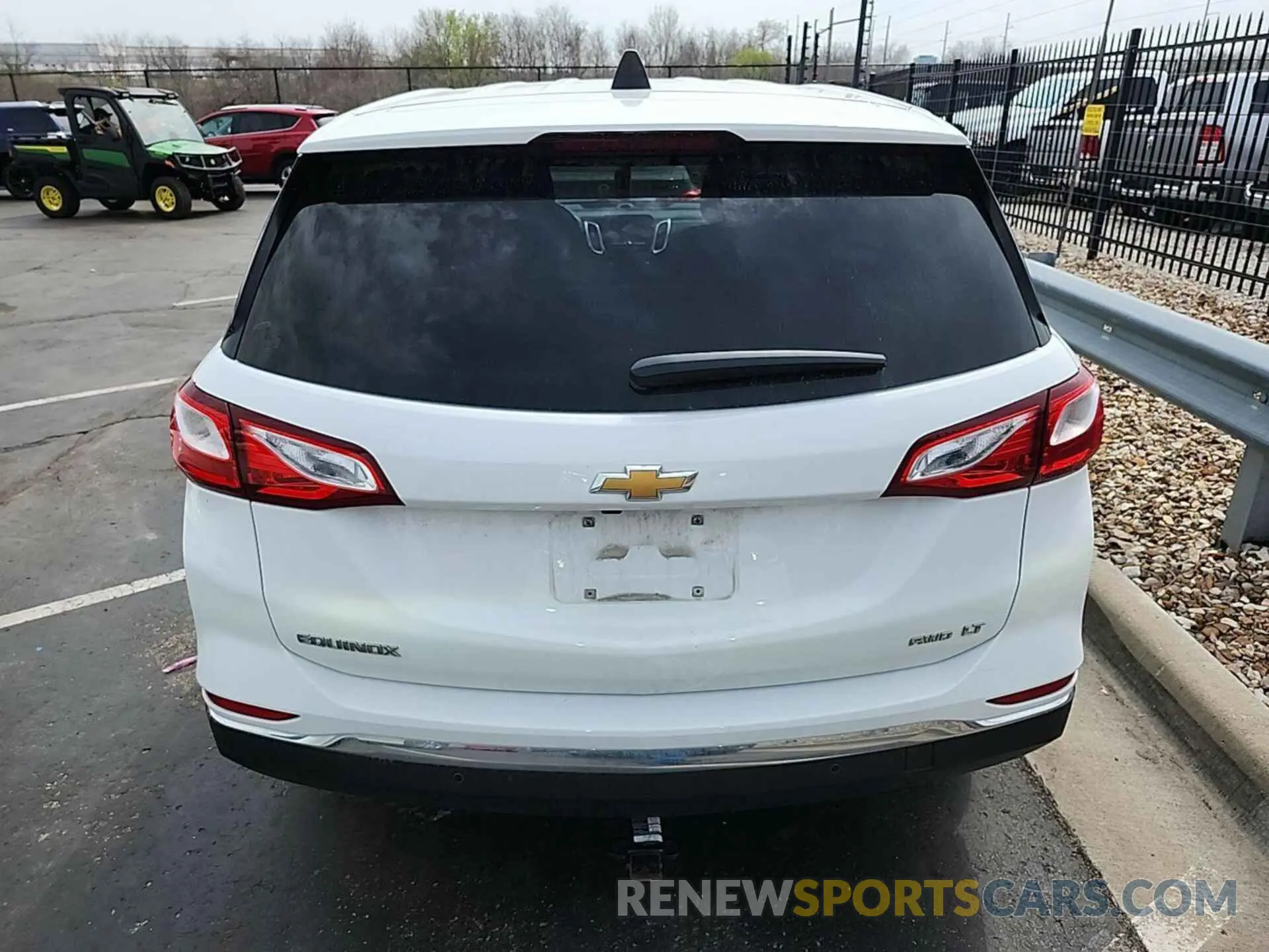 24 Photograph of a damaged car 2GNAXTEV2M6106511 CHEVROLET EQUINOX 2021