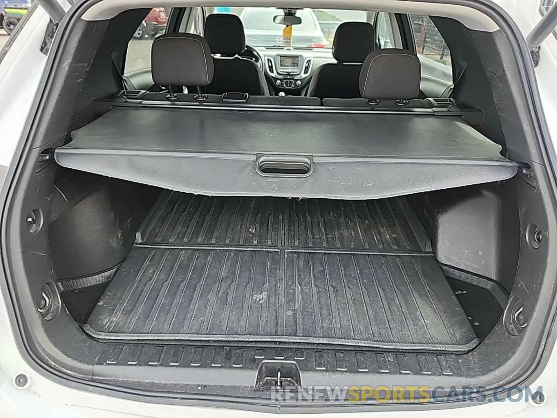 5 Photograph of a damaged car 2GNAXTEV2M6106511 CHEVROLET EQUINOX 2021