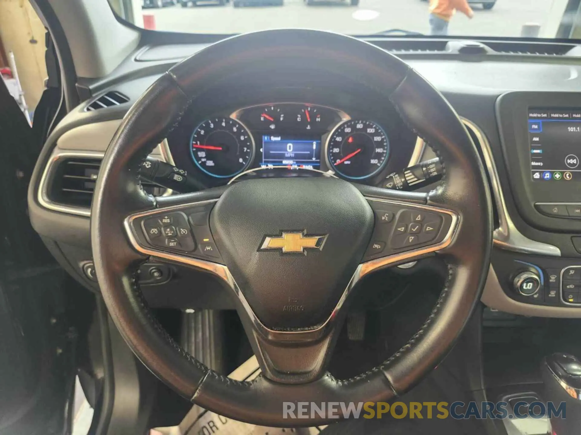 18 Photograph of a damaged car 2GNAXTEV2M6111837 CHEVROLET EQUINOX 2021