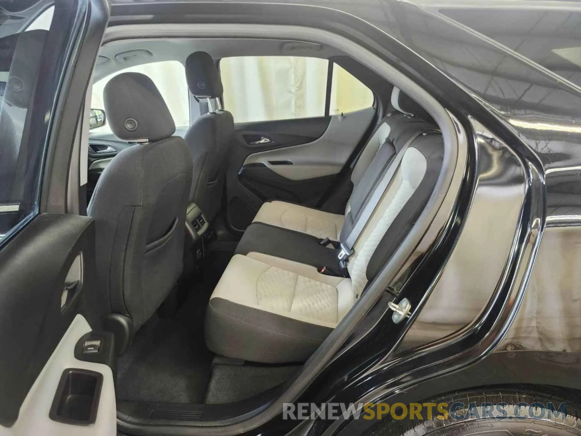 21 Photograph of a damaged car 2GNAXTEV2M6111837 CHEVROLET EQUINOX 2021