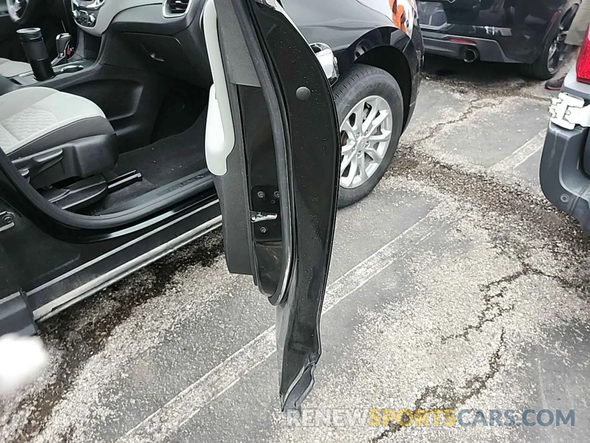 22 Photograph of a damaged car 2GNAXTEV2M6111837 CHEVROLET EQUINOX 2021