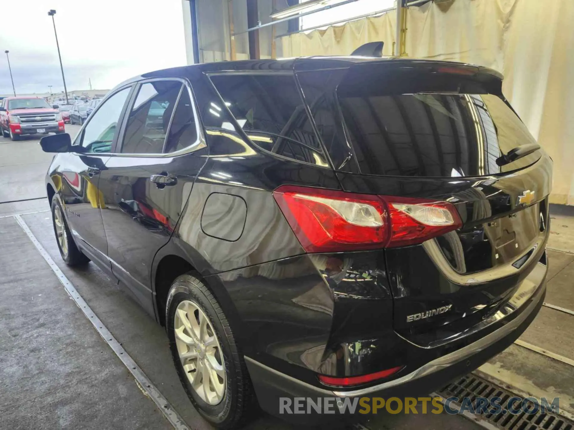 29 Photograph of a damaged car 2GNAXTEV2M6111837 CHEVROLET EQUINOX 2021