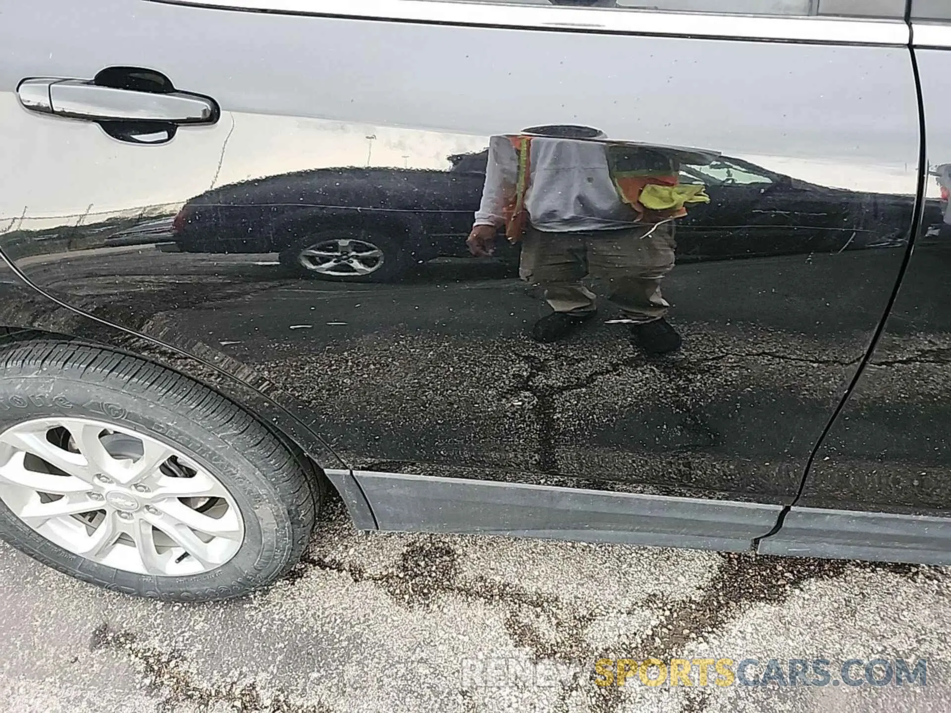 34 Photograph of a damaged car 2GNAXTEV2M6111837 CHEVROLET EQUINOX 2021