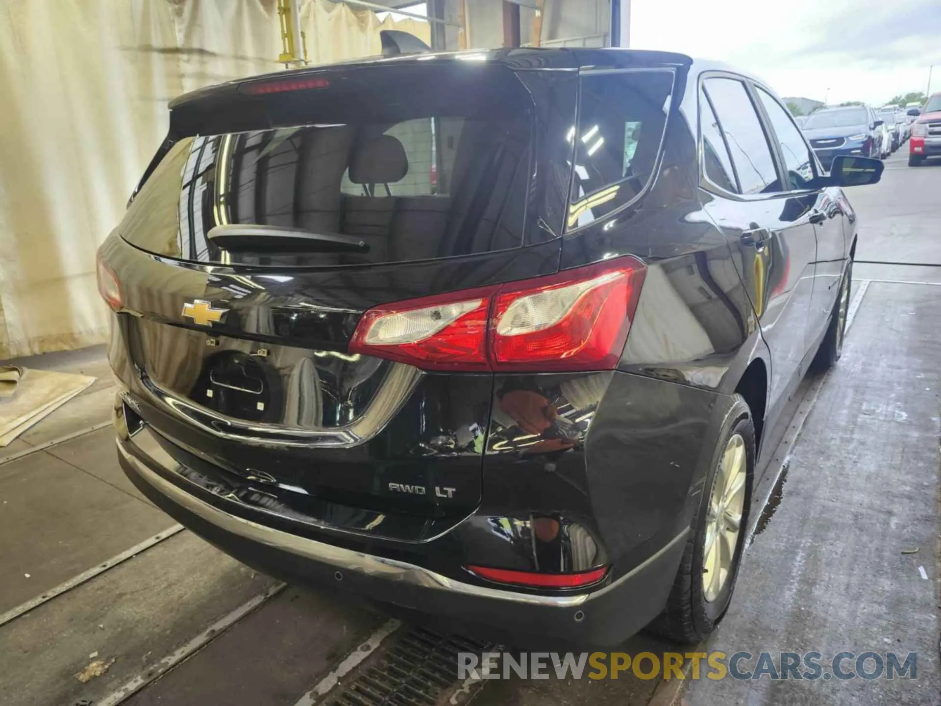 36 Photograph of a damaged car 2GNAXTEV2M6111837 CHEVROLET EQUINOX 2021