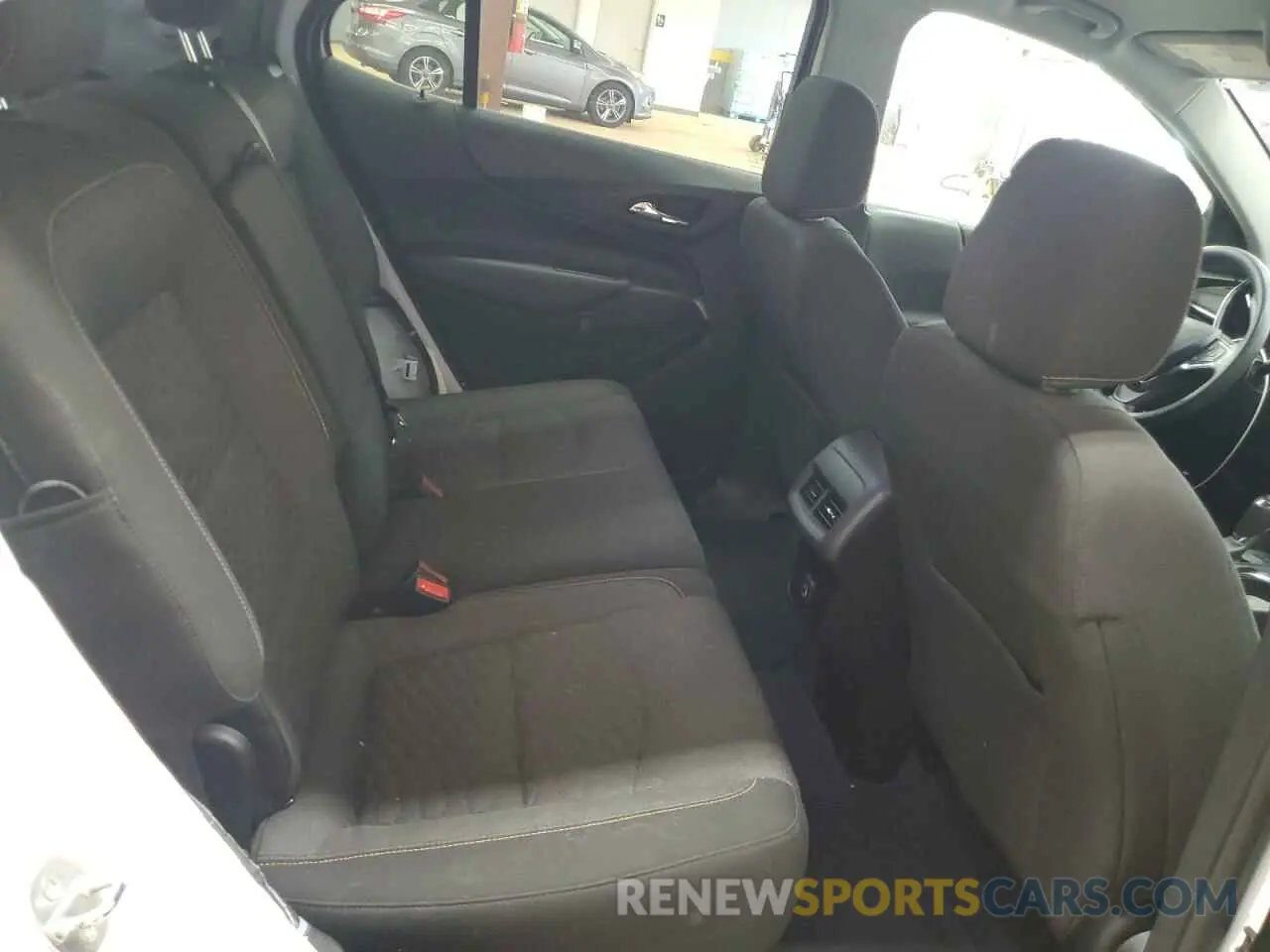 11 Photograph of a damaged car 2GNAXTEV2M6141551 CHEVROLET EQUINOX 2021