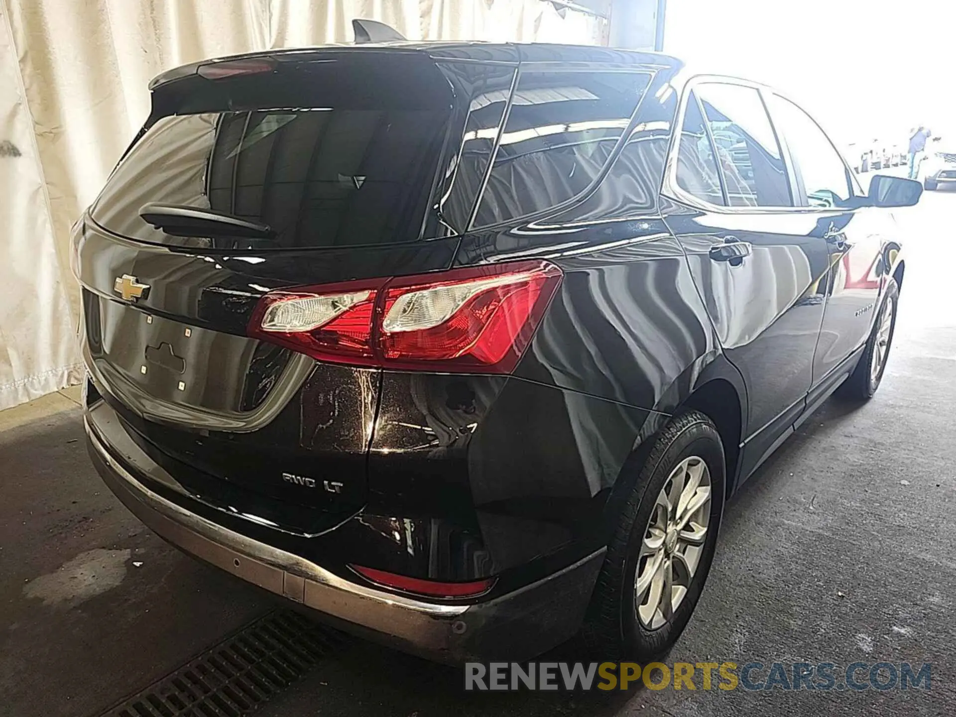 24 Photograph of a damaged car 2GNAXTEV3M6107330 CHEVROLET EQUINOX 2021