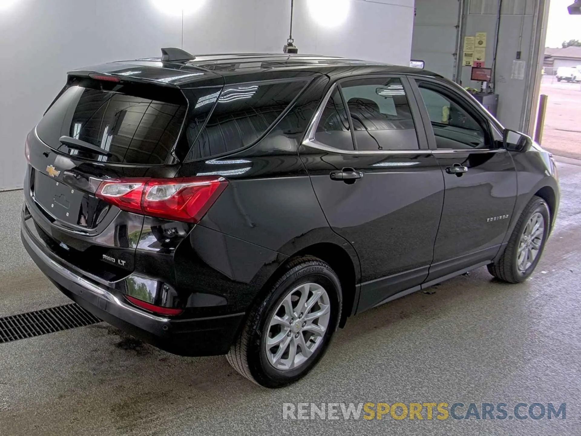 12 Photograph of a damaged car 2GNAXTEV3M6107635 CHEVROLET EQUINOX 2021