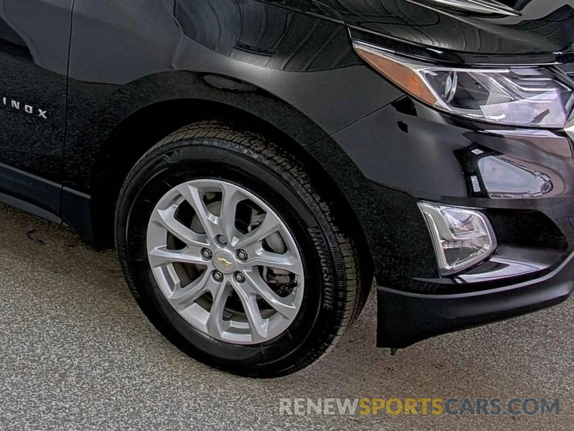 18 Photograph of a damaged car 2GNAXTEV3M6107635 CHEVROLET EQUINOX 2021