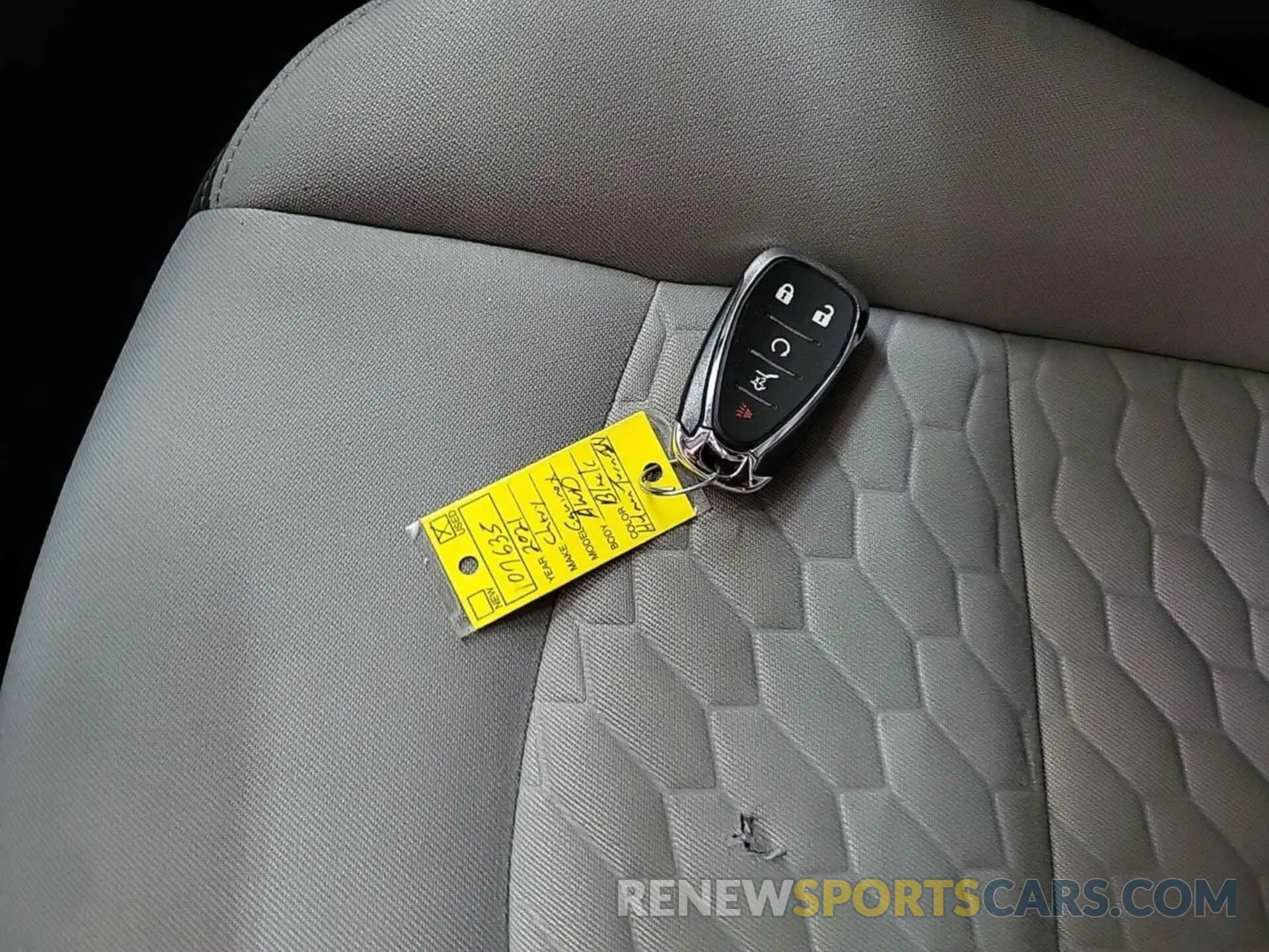 22 Photograph of a damaged car 2GNAXTEV3M6107635 CHEVROLET EQUINOX 2021