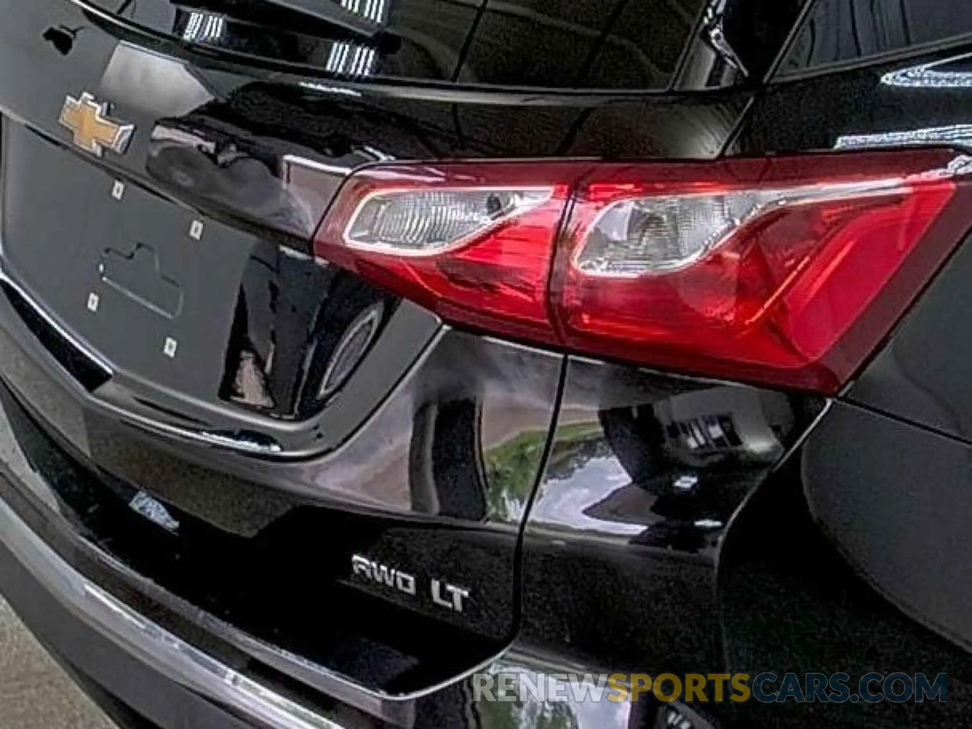 26 Photograph of a damaged car 2GNAXTEV3M6107635 CHEVROLET EQUINOX 2021