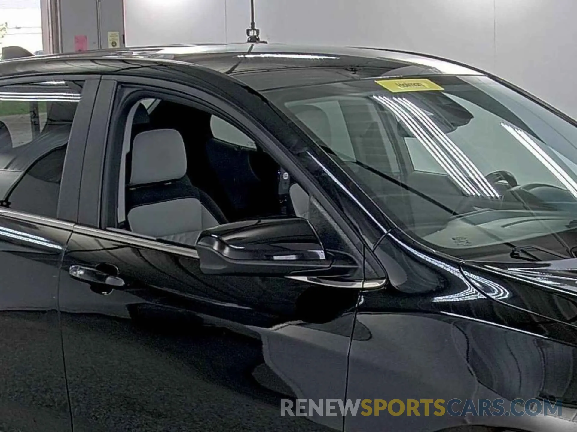 27 Photograph of a damaged car 2GNAXTEV3M6107635 CHEVROLET EQUINOX 2021