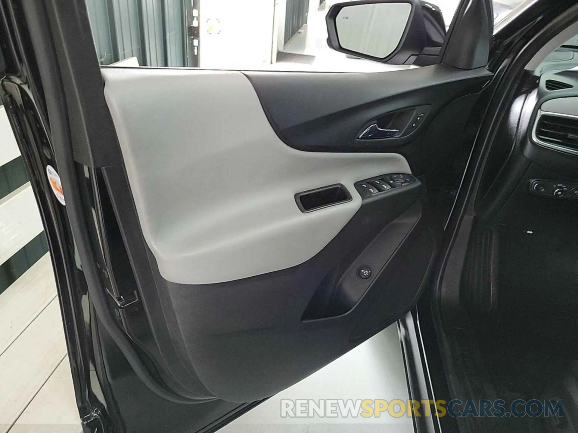 34 Photograph of a damaged car 2GNAXTEV3M6107635 CHEVROLET EQUINOX 2021