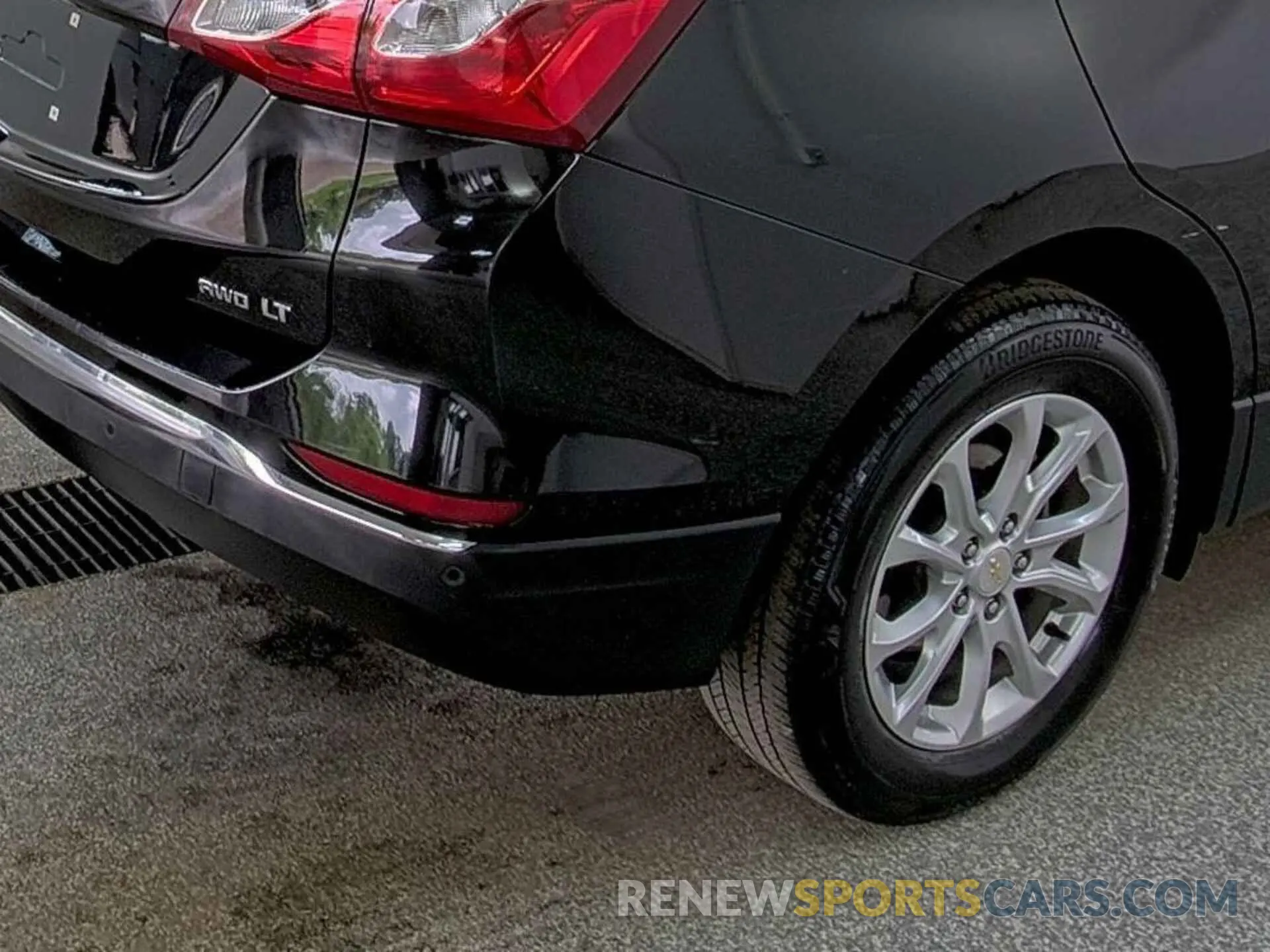 42 Photograph of a damaged car 2GNAXTEV3M6107635 CHEVROLET EQUINOX 2021
