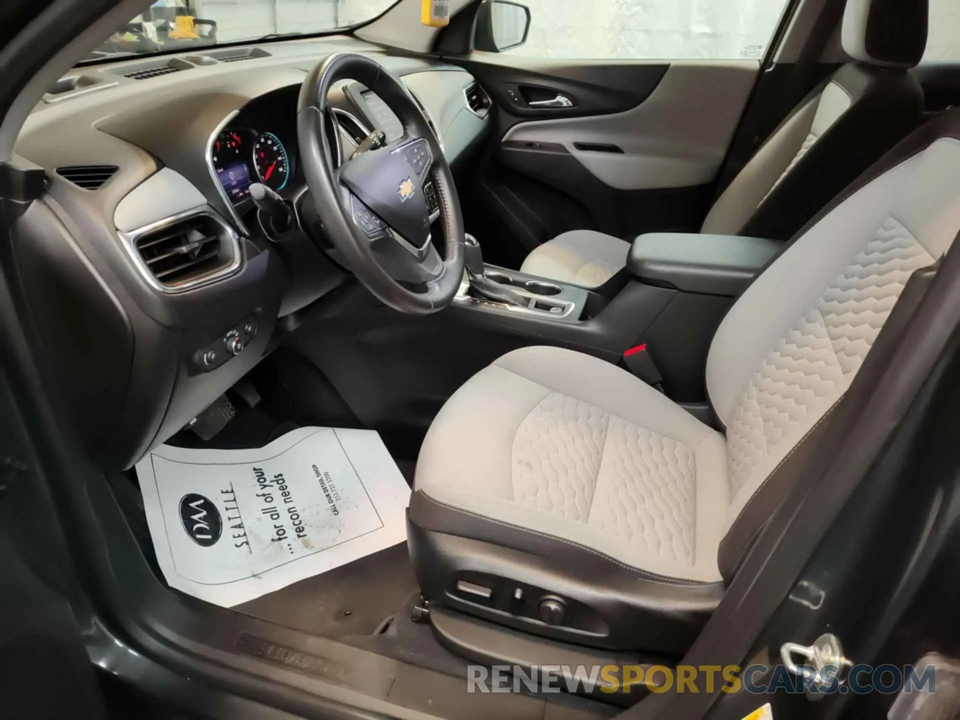 18 Photograph of a damaged car 2GNAXTEV3M6148931 CHEVROLET EQUINOX 2021