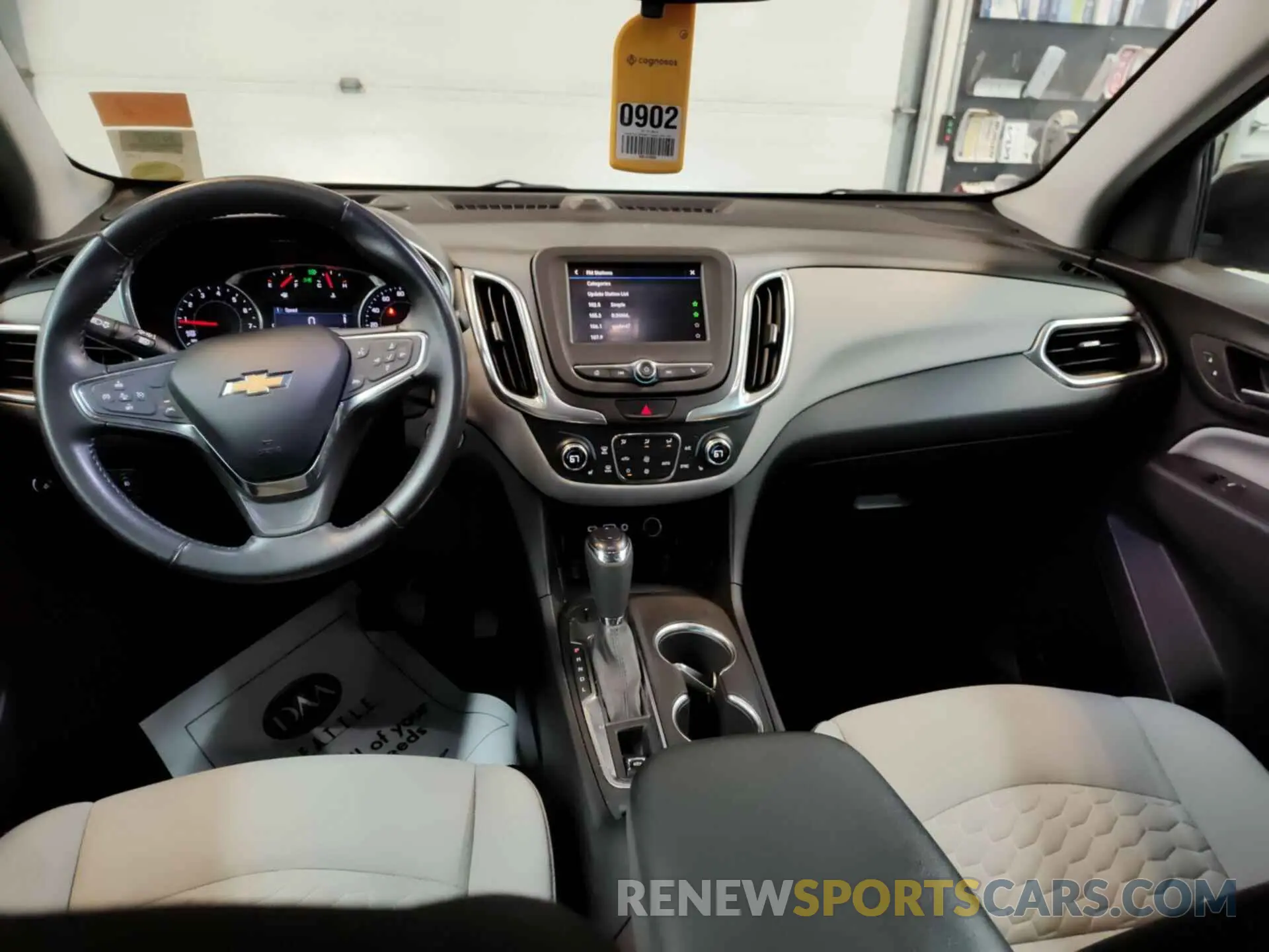 21 Photograph of a damaged car 2GNAXTEV3M6148931 CHEVROLET EQUINOX 2021
